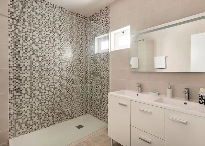 Location D'une Maison Traditionnel Dans Un Village * Bouceiros